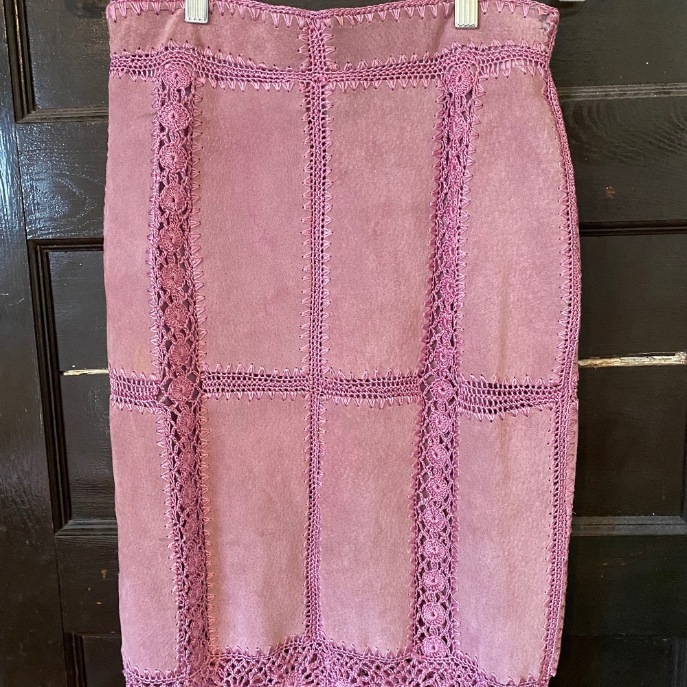 Dusty pink laced crochet pencil skirt